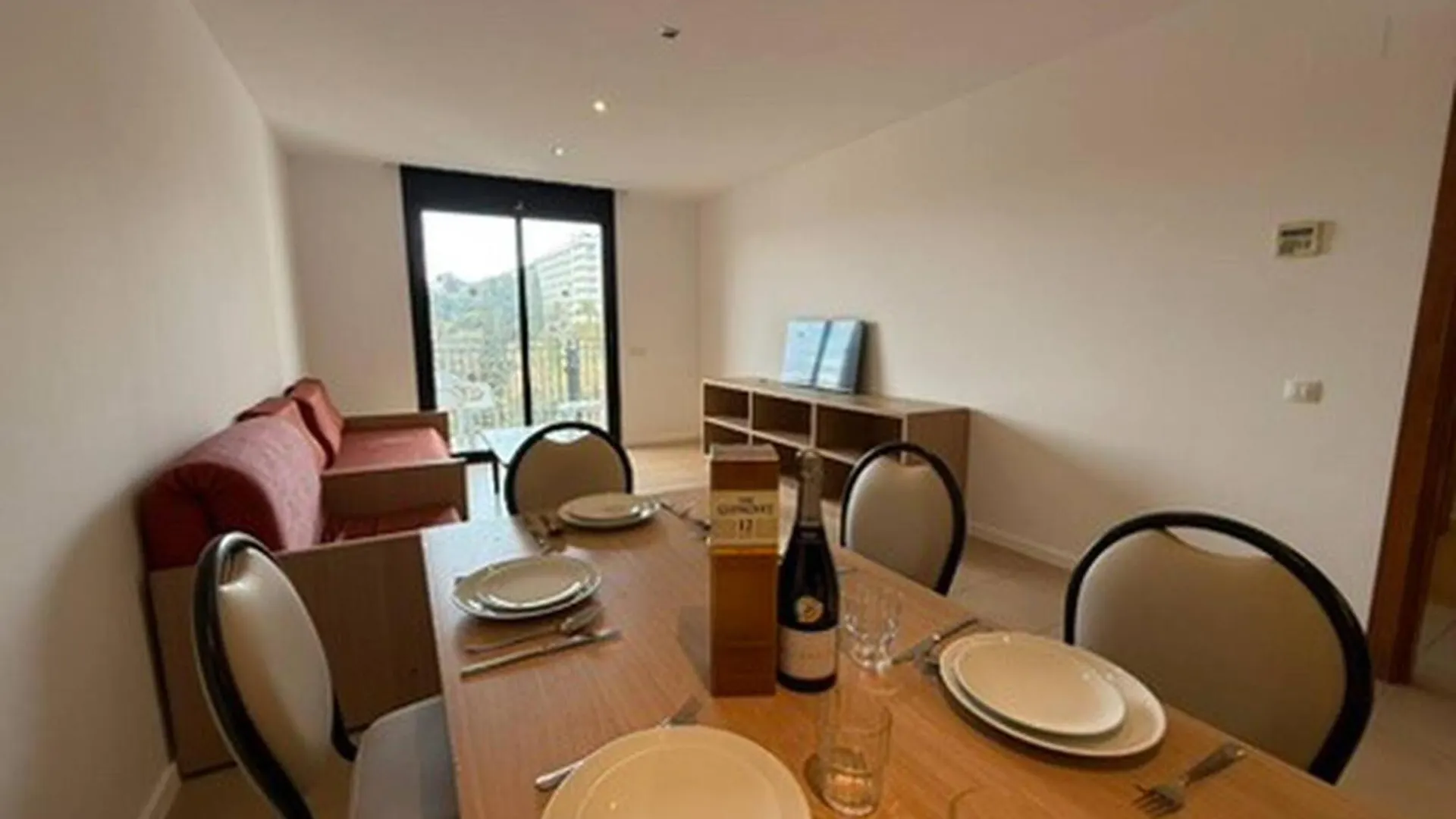 Apartment Design Equipped リョレート・デ・マル